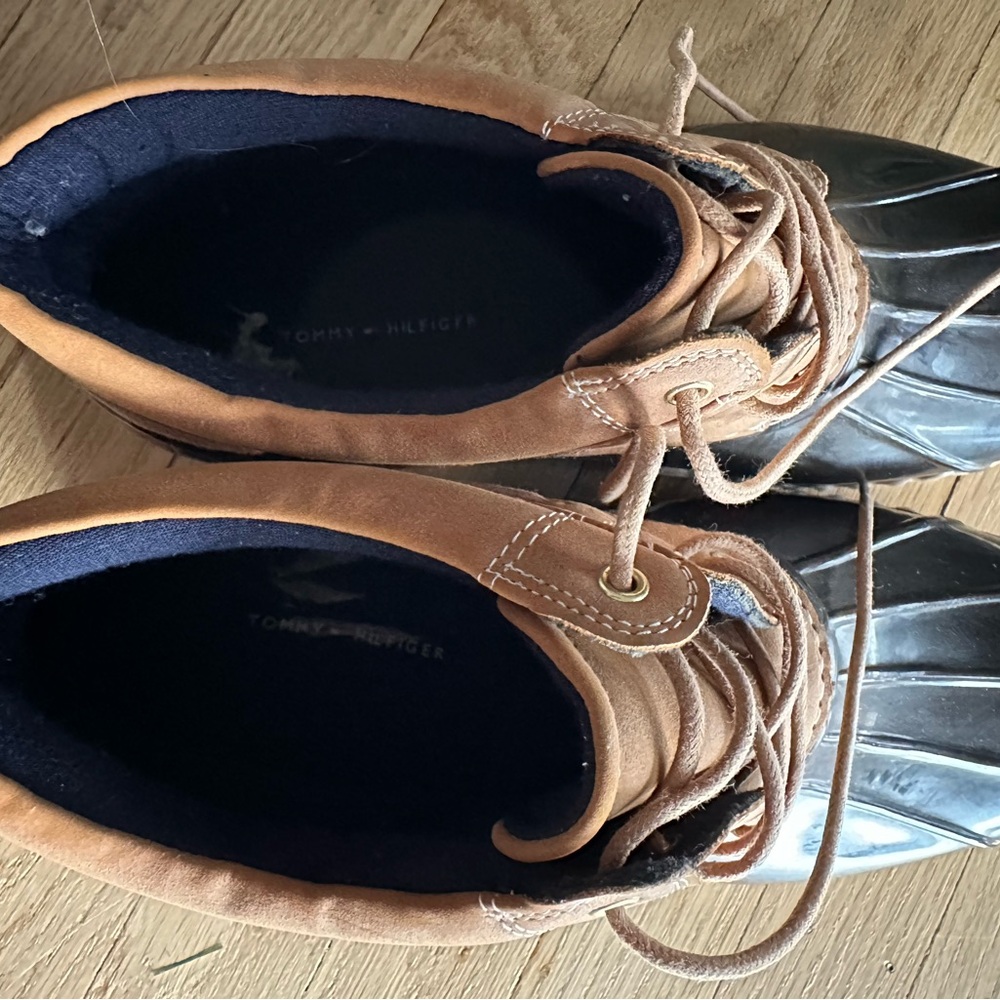 Tommy Hilfiger duck boots, size 10. - Picture 3 of 5